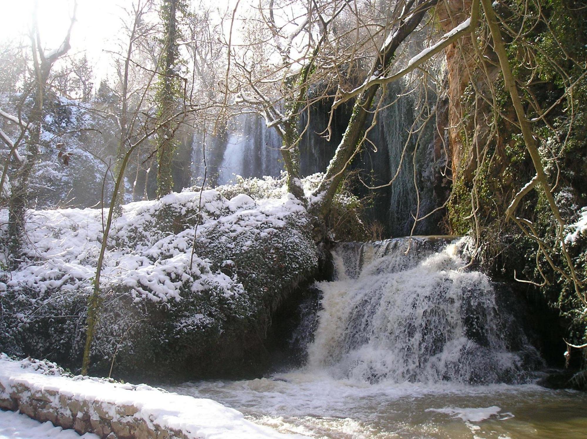 Casa Rural Ruta Del Agua 4 Hab Al Lado Monasterio De Piedra Munébrega Exterior photo