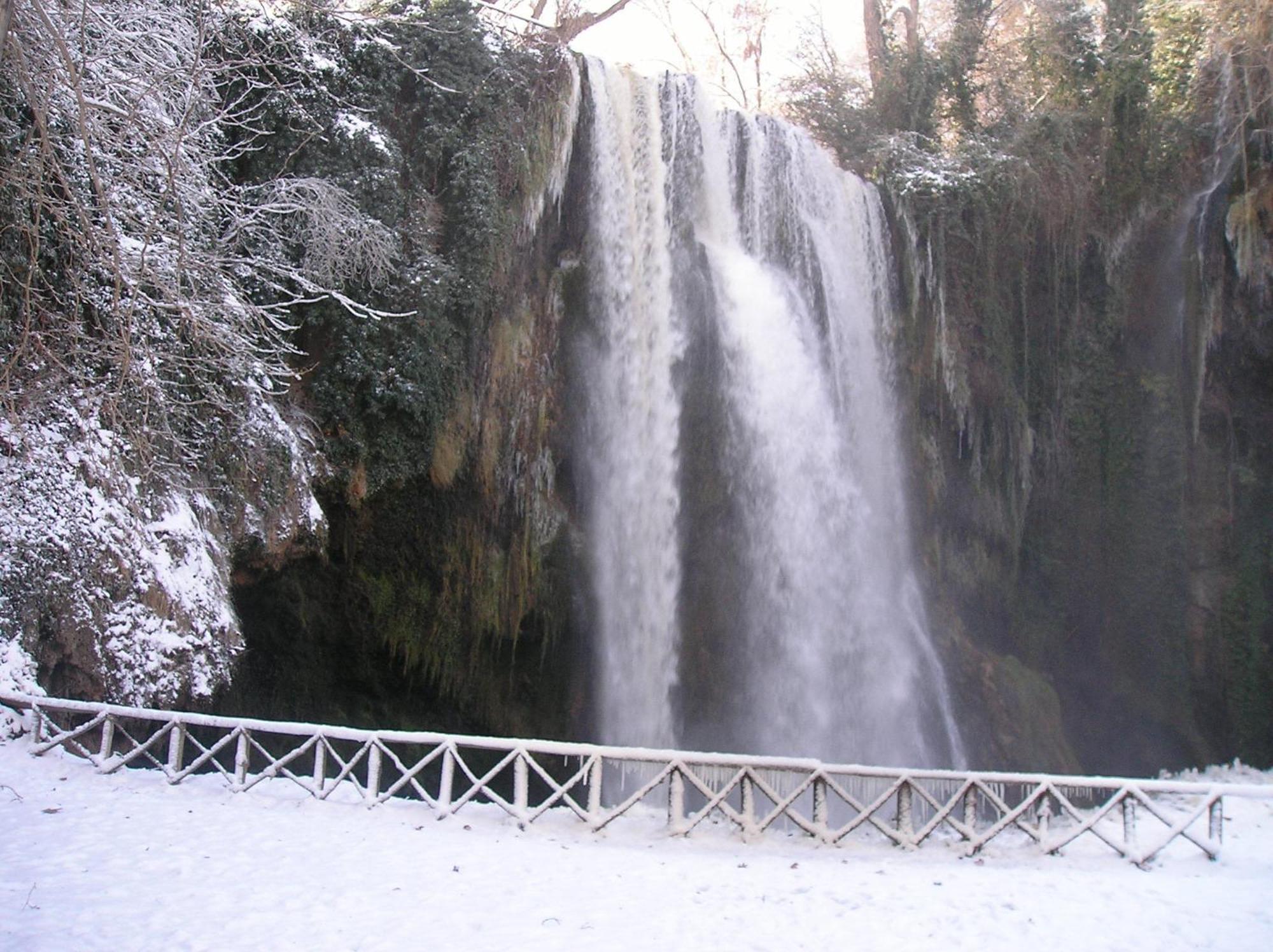 Casa Rural Ruta Del Agua 4 Hab Al Lado Monasterio De Piedra Munébrega Exterior photo